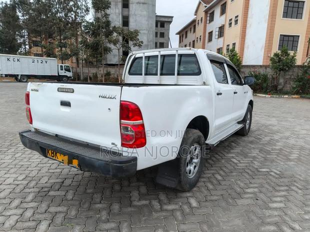 Toyota Hilux 2.5 D-4D Double Cab 4x4 SRX 2007 White