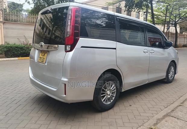 Toyota Noah 2015 Silver