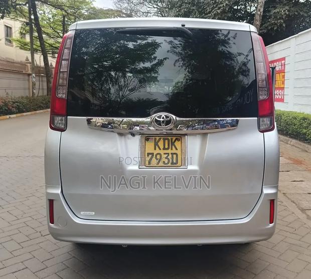 Toyota Noah 2015 Silver