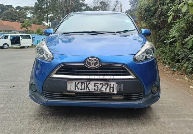 Toyota Sienta 2015 Blue