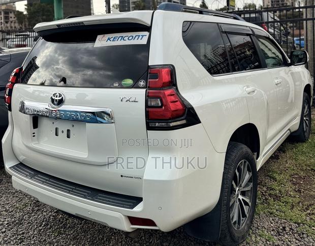 Toyota Land Cruiser Prado 2.8 2019 White