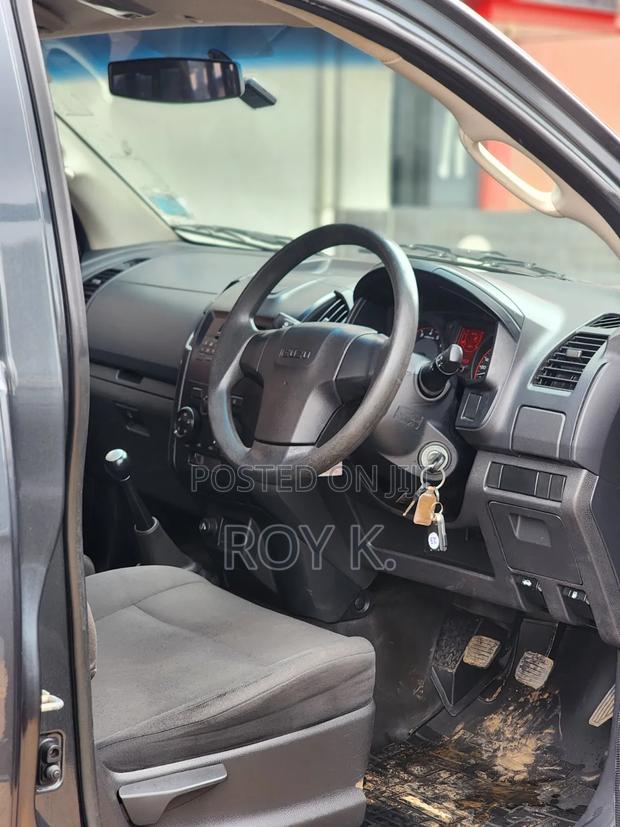 Isuzu D-MAX 2022 Gray