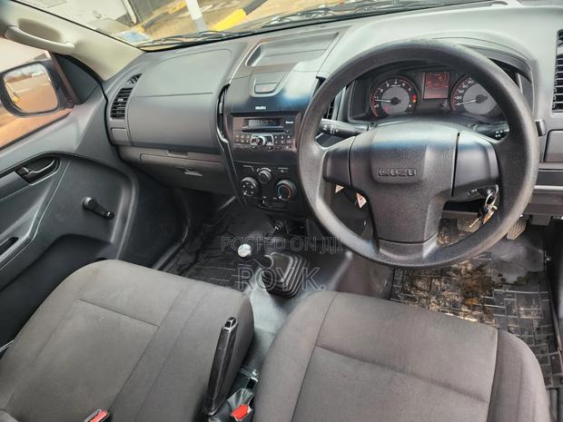 Isuzu D-MAX 2022 Gray