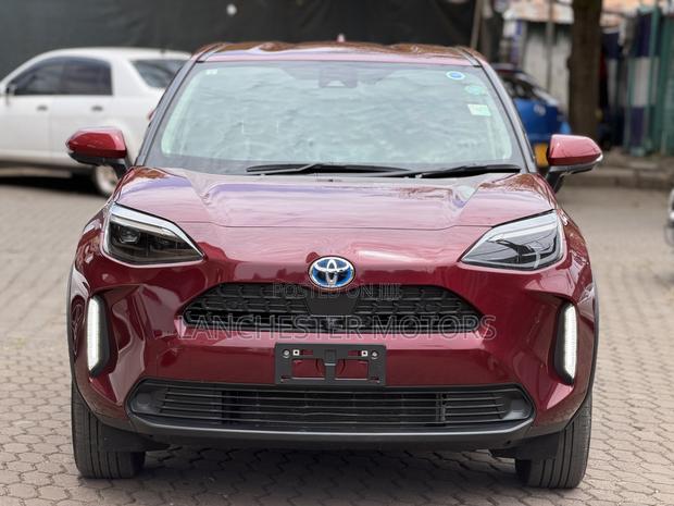 Toyota Yaris Cross 1.5 Hybrid AWD 2021 Burgundy