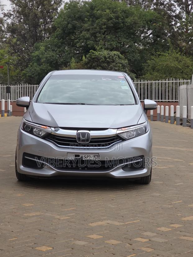 Honda Fit Shuttle 2019 Silver