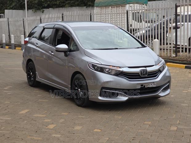 Honda Fit Shuttle 2019 Silver