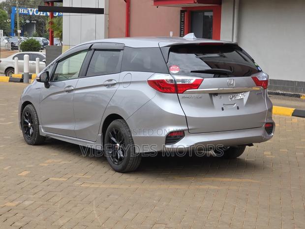 Honda Fit Shuttle 2019 Silver