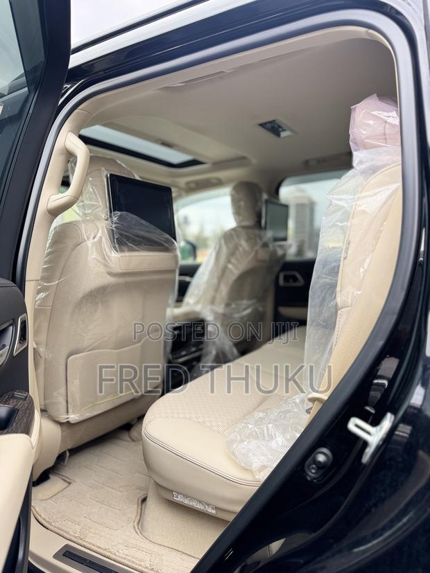Toyota Land Cruiser LC300 2023 Black