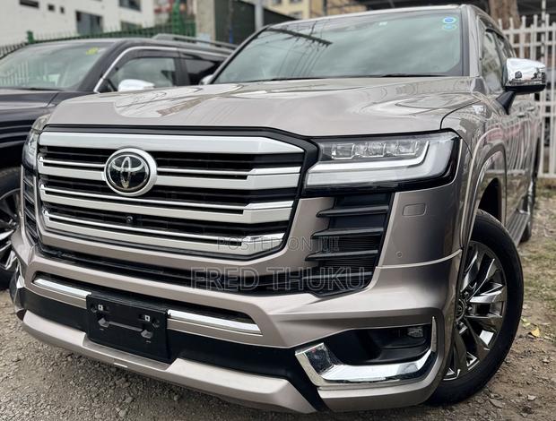 Toyota Land Cruiser LC300 2023 Gray