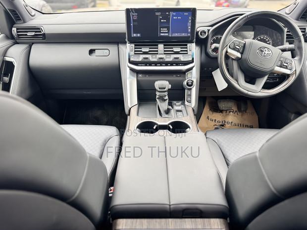 Toyota Land Cruiser LC300 2023 Gray
