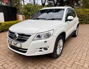 Volkswagen Tiguan 2009 White for sale