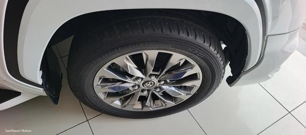 Toyota Land Cruiser LC300 2023 White