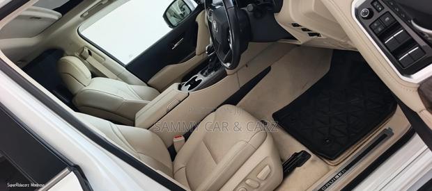 Toyota Land Cruiser LC300 2023 White