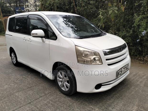 Toyota Noah 2009 White