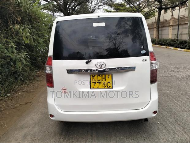 Toyota Noah 2009 White