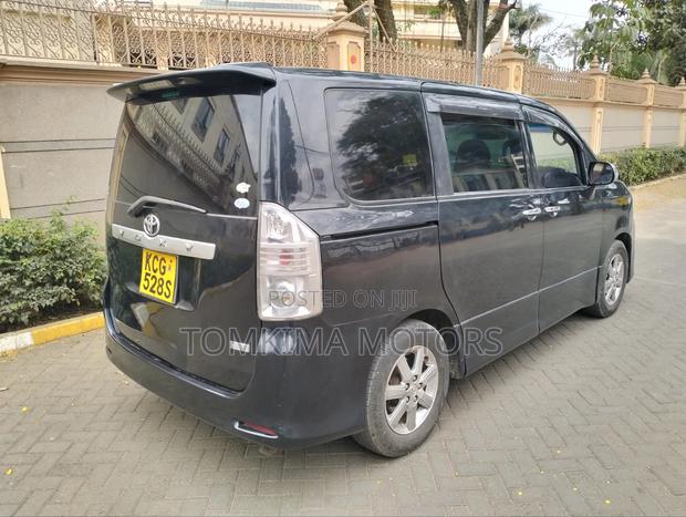 Toyota Voxy 2009 Black