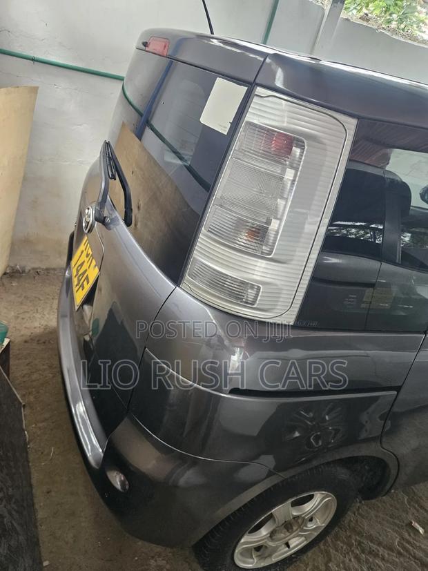 Toyota Sienta 2011 Gray