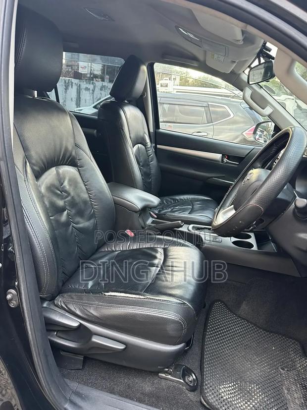 Toyota Hilux 2018 Matt Black