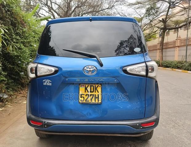 Toyota Sienta 2015 Blue