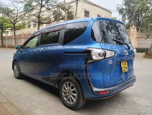 Toyota Sienta 2015 Blue
