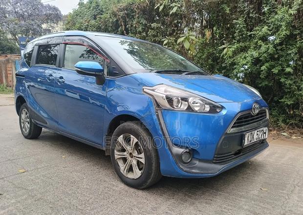 Toyota Sienta 2015 Blue