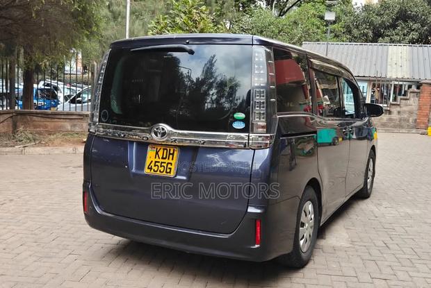 Toyota Voxy 2015 Blue