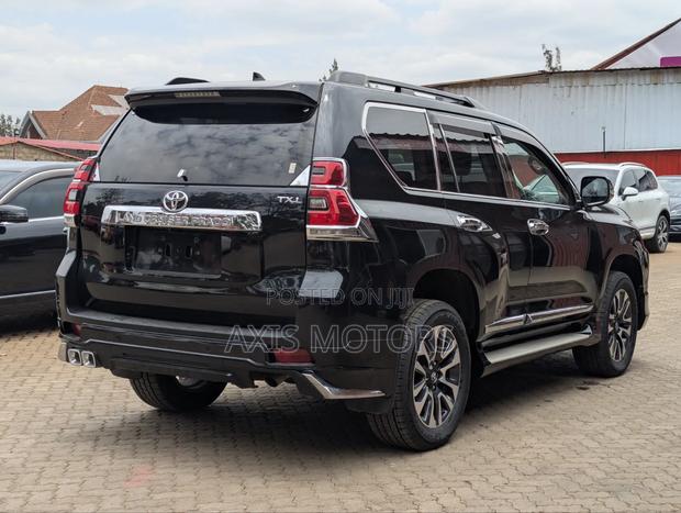 Toyota Land Cruiser Prado 2.8 2021 Black