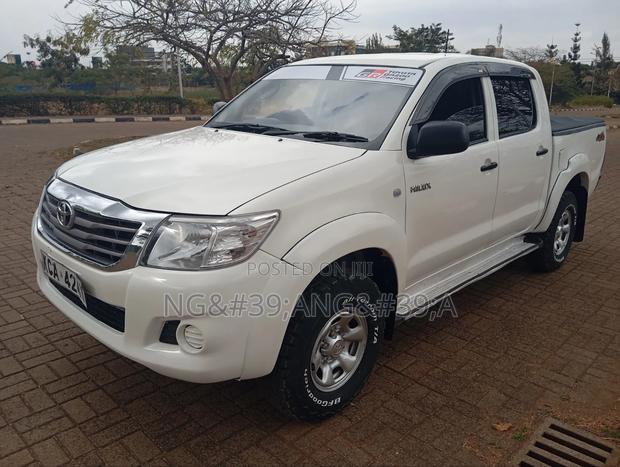 Toyota Hilux 2015 White