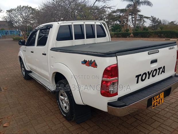 Toyota Hilux 2015 White