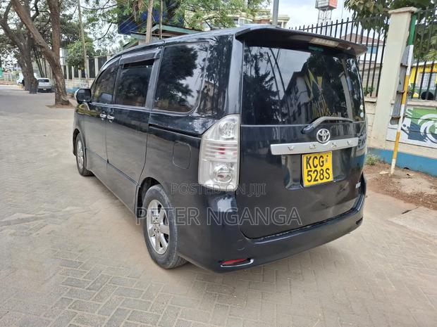 Toyota Voxy X 2WD 8-Seater 2010 Black