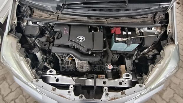Toyota Vitz 2018 Silver