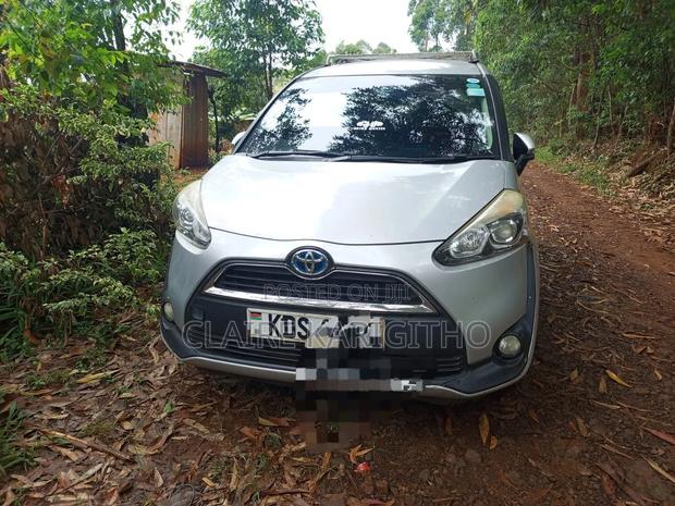 Toyota Sienta 1.5 Hybrid FWD 2018 Silver