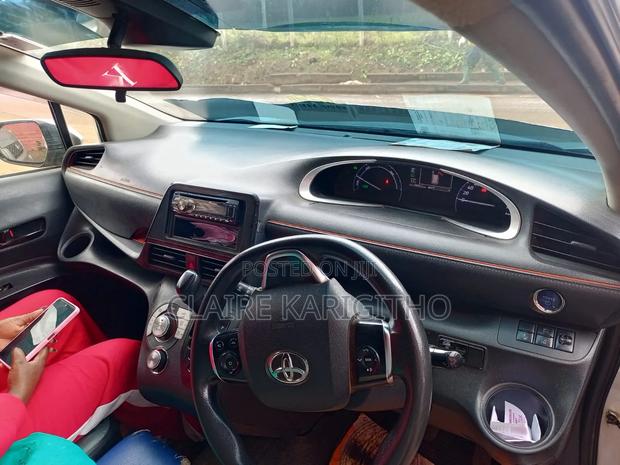 Toyota Sienta 1.5 Hybrid FWD 2018 Silver