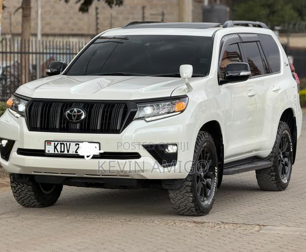 Toyota Land Cruiser Prado 2.8 2023 White