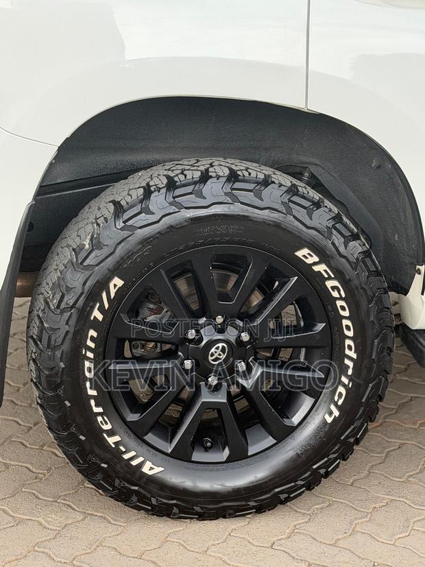Toyota Land Cruiser Prado 2.8 2023 White