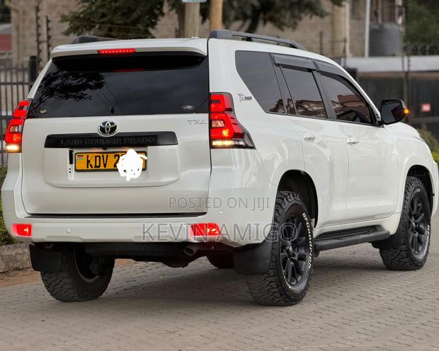 Toyota Land Cruiser Prado 2.8 2023 White