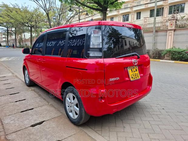 Toyota Sienta 1.5 FWD 2013 Red