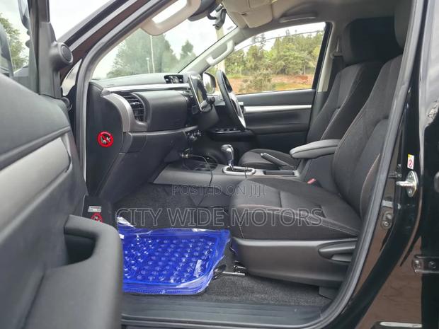 Toyota Hilux 2019 Black