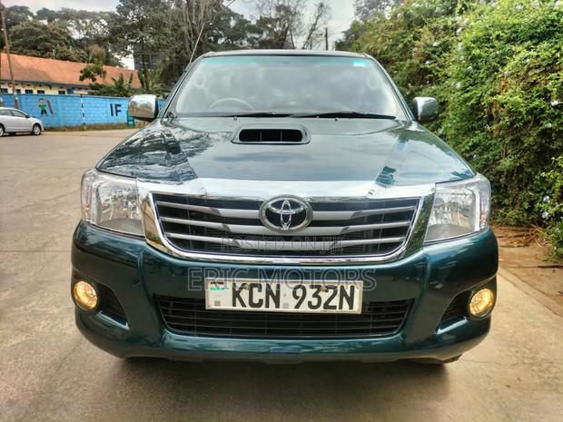 Toyota Hilux 2010 Green
