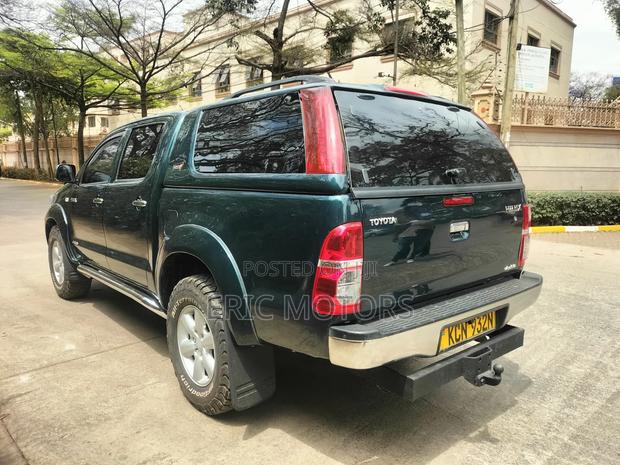 Toyota Hilux 2010 Green