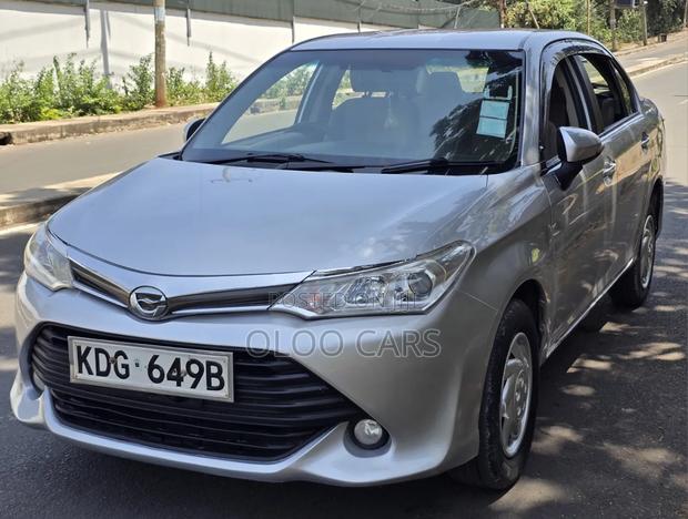 Toyota Axio 2014 Silver