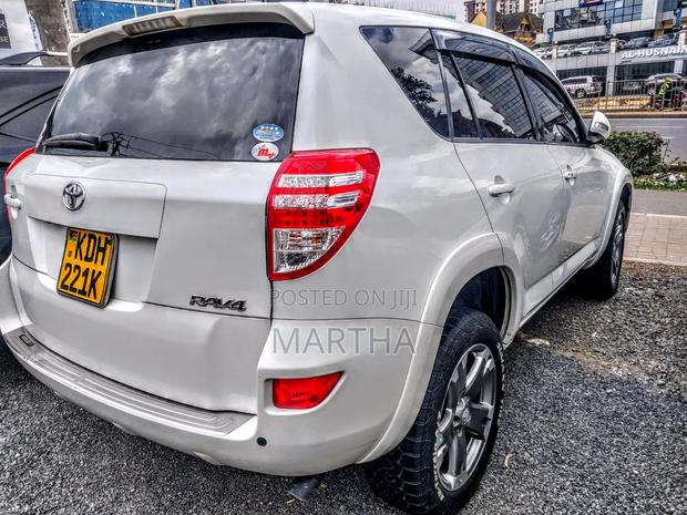 Toyota RAV4 2018 White