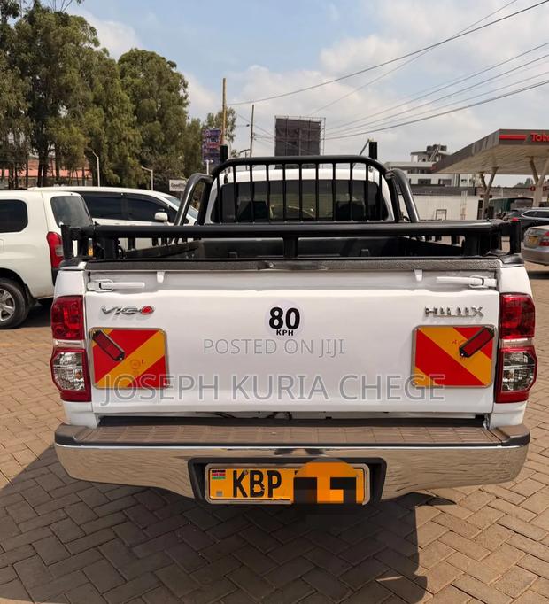 Toyota Hilux 2006 White