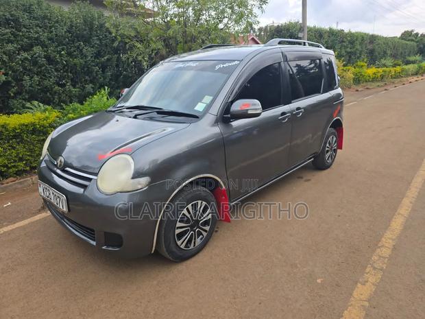 Toyota Sienta 1.5 FWD 2009 Gray