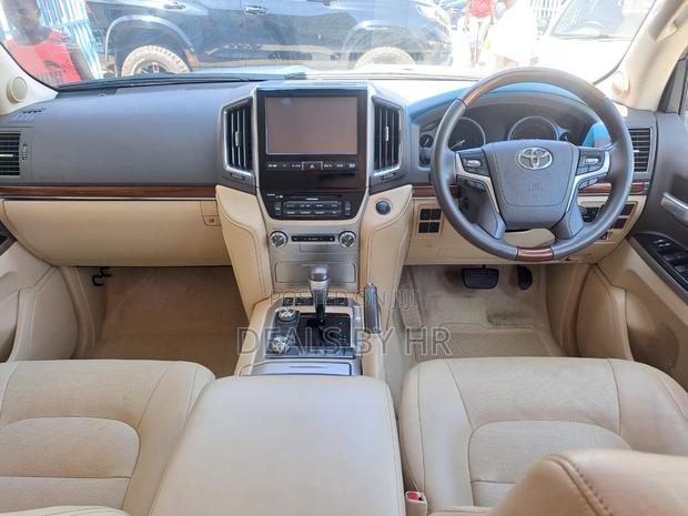 Toyota Land Cruiser 4.6 V8 AX G Selection 2017 White