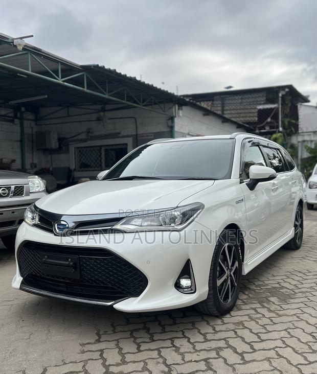 Toyota Corolla Fielder 1.5 Hybrid FWD 2019 White