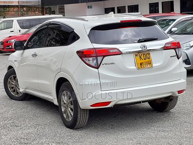 Honda Vezel 2017 White