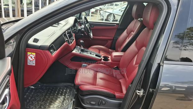 Porsche Macan Base 2019 Gray