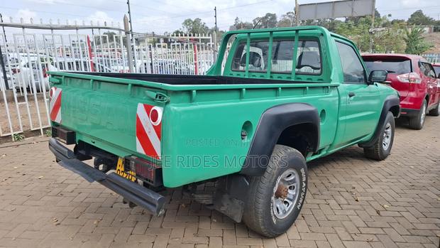 Nissan Hardbody 2016 Green