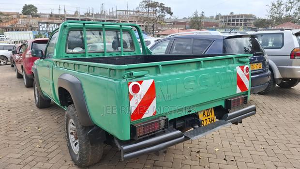 Nissan Hardbody 2016 Green